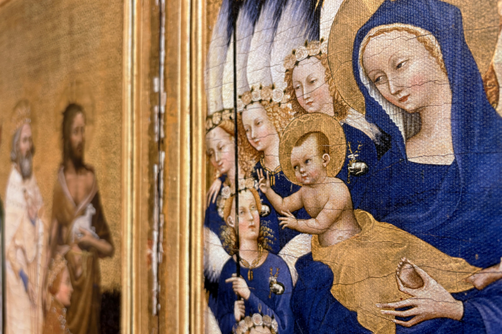 Richard II præsenteret for jomfruen og barnet af hans skytshelgen Johannes Døberen og de hellige Edward og Edmund, ca. 1395-99 (ægtempera på eg) - Master of the Wilton Diptych