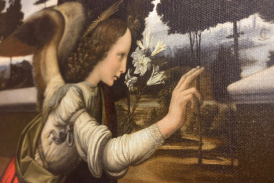 Italien Toscana Firenze, Uffizi-galleriet: Bebudelsen, Maleri af Leonardo da Vinci (1452-1519), Olie på træ, ca. 1472-1475, 98x217 cm