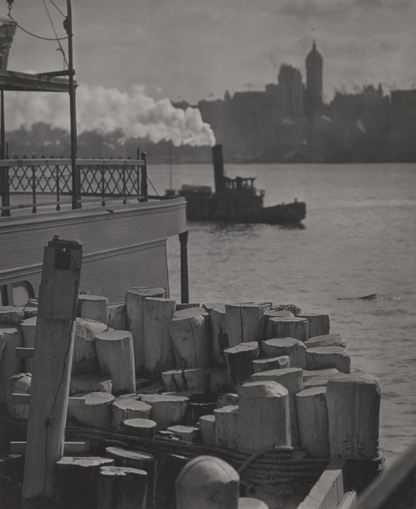 Byen på den anden side af floden af Alfred Stieglitz