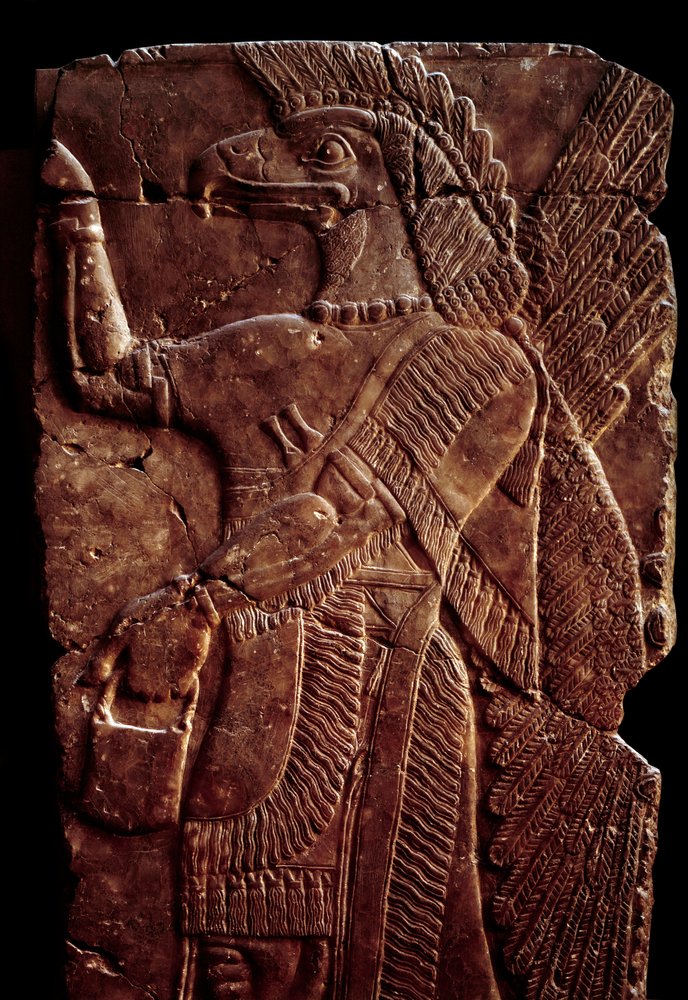Orientalske antikviteter: detalje af et albasterrelief, der repræsenterer en ånds beskyttende vinge med en mands krop og ørnehoved, fra Palace of Sargon II eller Sharroukin, konge af Assyrien til Dur-Sharrukin (nuværende Khorsabad (Khunsabad) (Mesopotamien af Assyrian