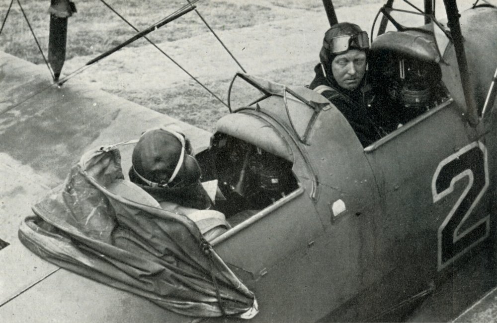 RAF-pilot lærer at flyve under Anden Verdenskrig, 1941. af Charles Brown