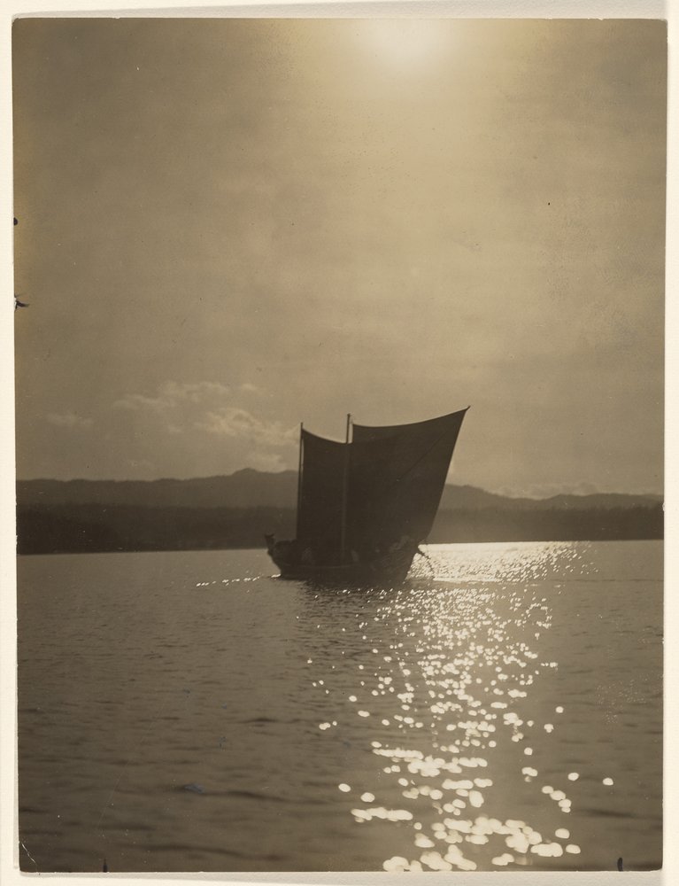 [I det grå morgengry vendte Yaklus-krigerne sig bort] af Edward S. Curtis