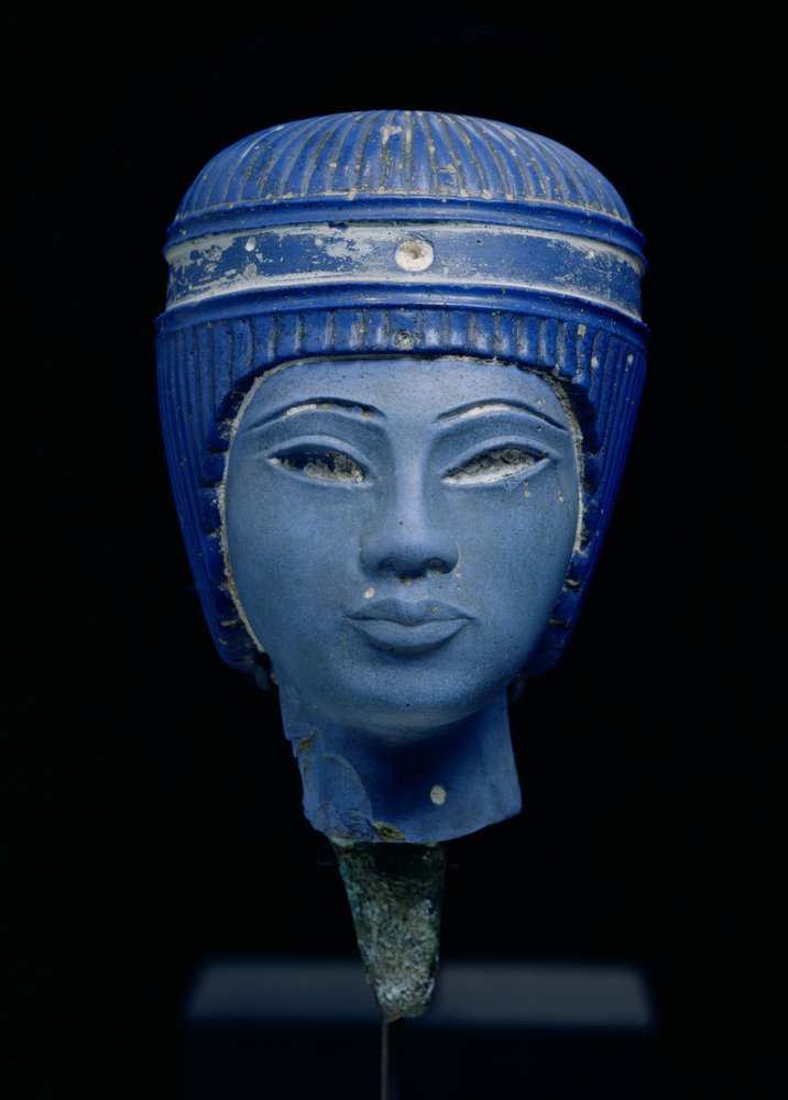 Falsk kongehoved, oprindeligt anset for at være Tutankhamon (presset glas) (se også 93797) af Egyptian