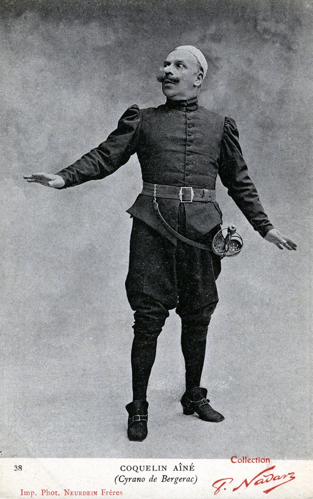 Constant Coquelin aka som Coquelin aîné (1841 - 1909) i kostume af Cyrano de Bergerac (s/h foto) af Etienne Neurdein