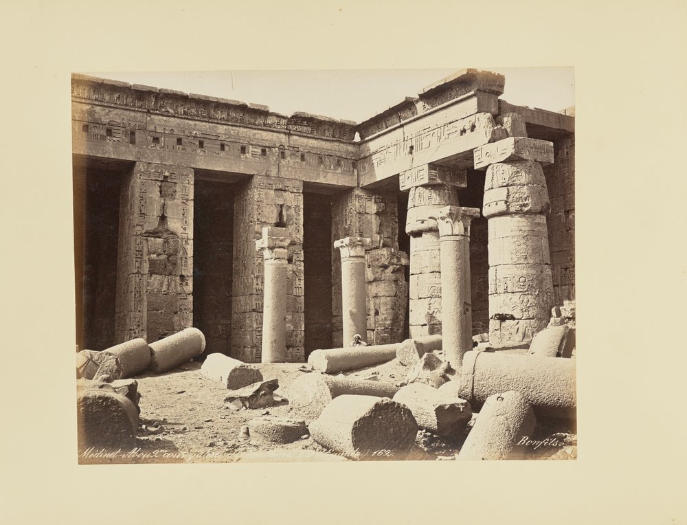 Medinet Habu, anden gård, galleri af Thutmose I (Egypten) af Félix Bonfils