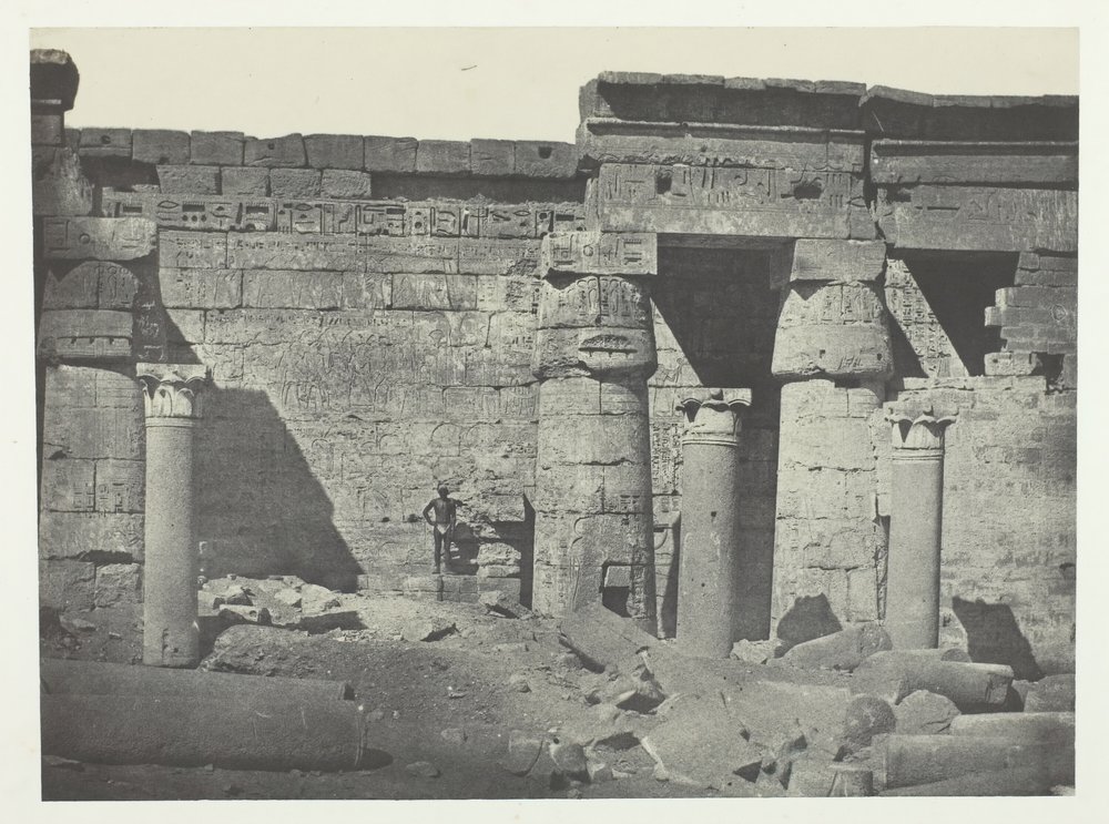 Medinet-Habou, Peristyle af Ramses-Méiamoun-paladset, Theben, 184951, trykt 1852. af Maxime Du Camp