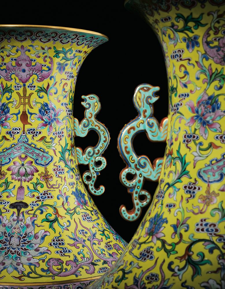 Detalje fra et par Imperial Famille Rose vaser (keramik) af Qing Dynasty - Jiaqing Period Chinese School