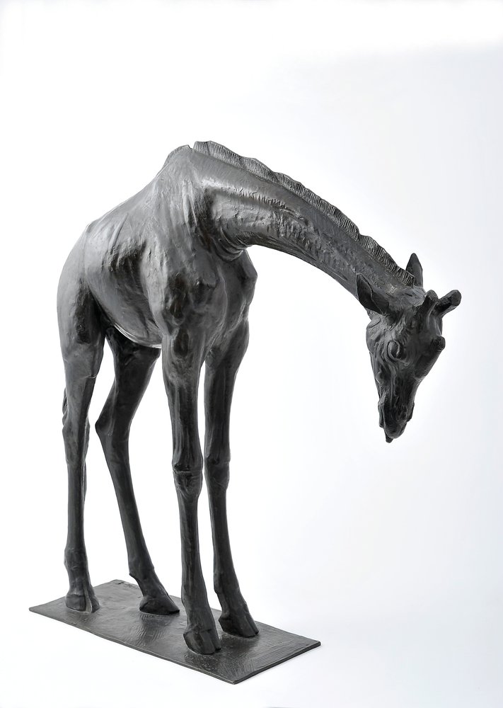 Stor giraf med sænket hoved, modelleret 1909-10, støbt før 1913 (bronze) (se også 3084917-43) af Rembrandt Bugatti
