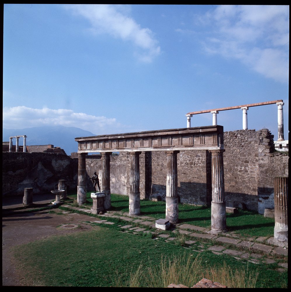 Romersk kunst: Udsigt over Apollontemplet på det arkæologiske sted i Pompeji (4. århundrede f.Kr.-2. århundrede f.Kr.) Italien af Roman Roman