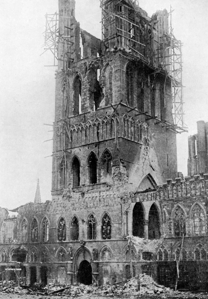 Tårnet af Market Hall efter et tysk bombardement, Ypres, Belgien, Første Verdenskrig, 1920 af Unbekannt