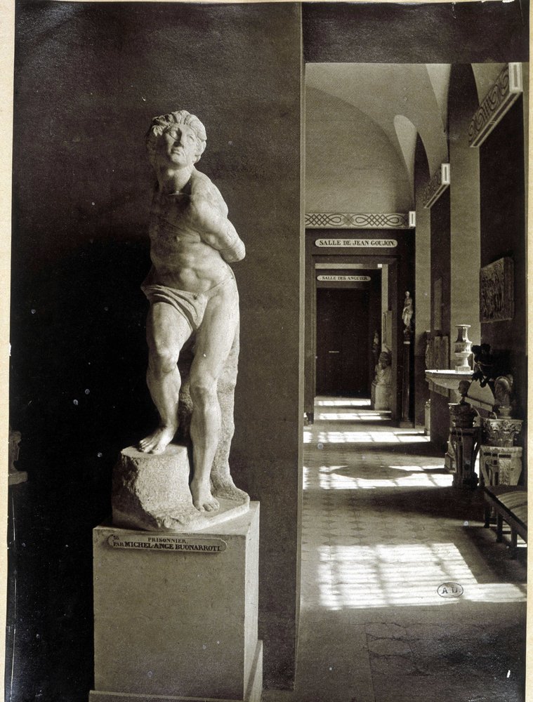Louvre og "Fangen" af Michelangelo Buonarroti (Michelangelo eller Michelangelo af Unknown photographer