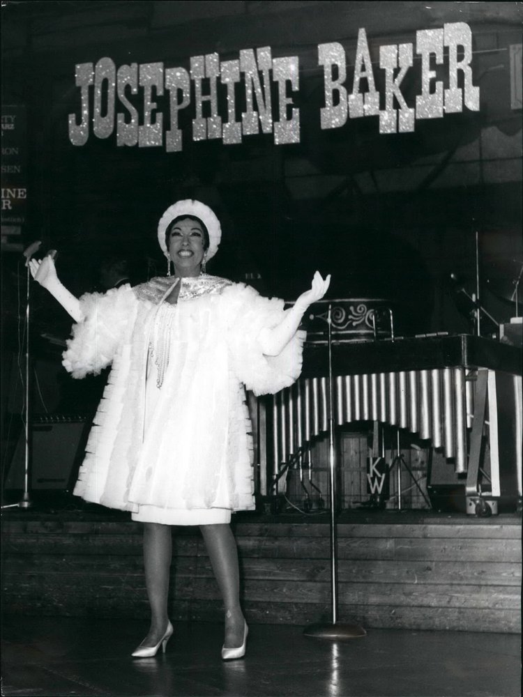 Josephine Baker optræder i Zürich, Schweiz, 3. marts 1967 (foto) af . .