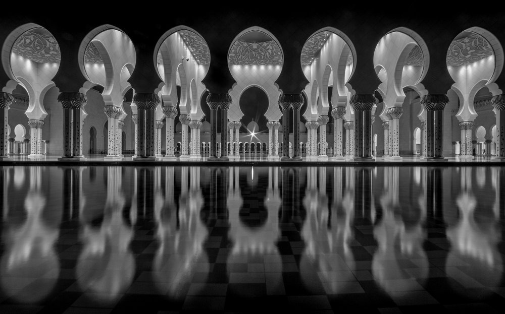 Refleksioner ved Den Store Moské af Ahmed Thabet