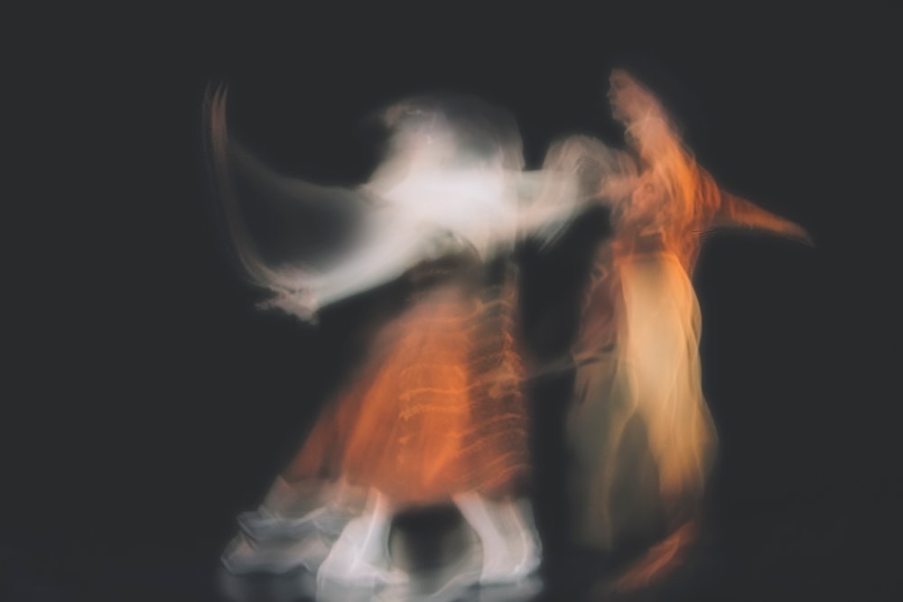 Æterisk dansbevægelse af Ali Saremi