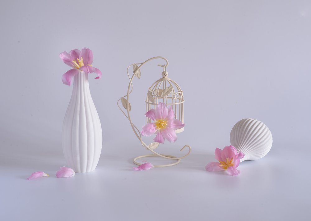 Fint blomsterstilleben af Alice Sheng