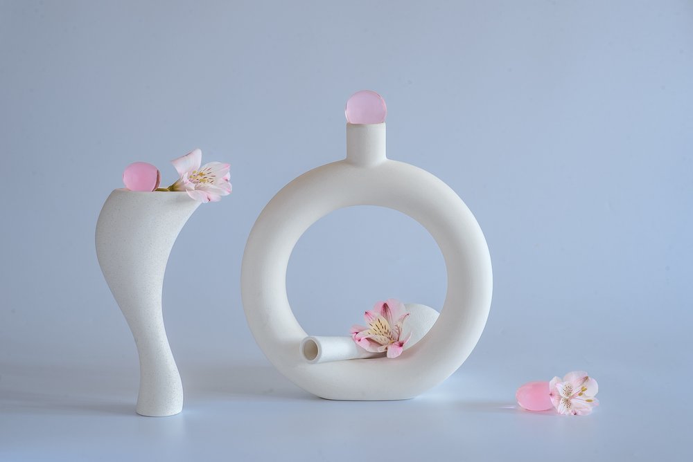 Minimalistisk lyserødt stilleben af Alice Sheng