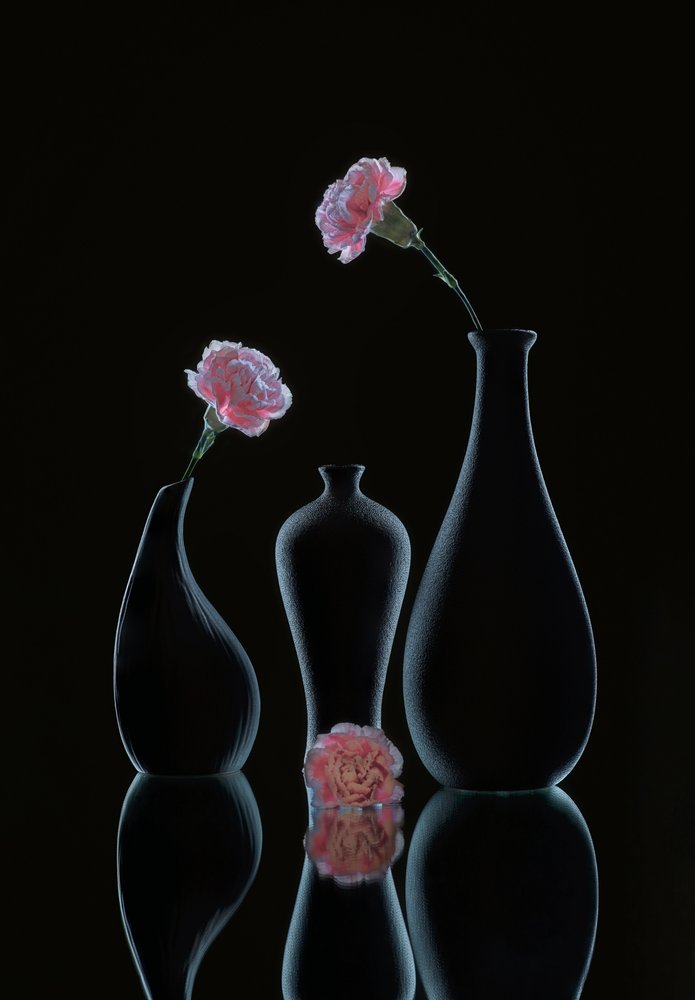 Elegant blomsterstilleben af Alice Sheng