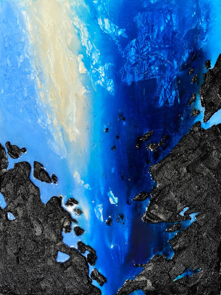 Dybblåt kystabstrakt af Alyson Storms