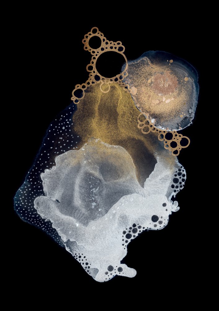 Flydende guldglimmer af Amy Louise Baker