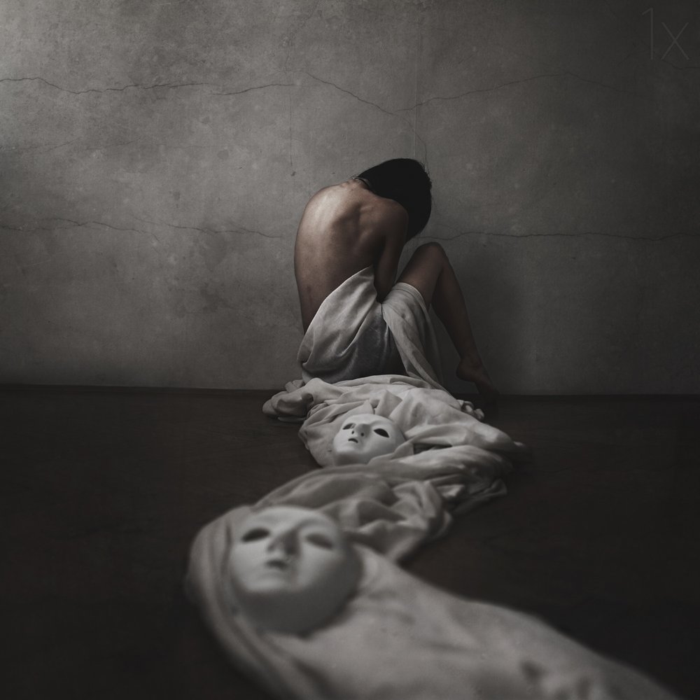 Masker for tabt identitet af Anja Matko