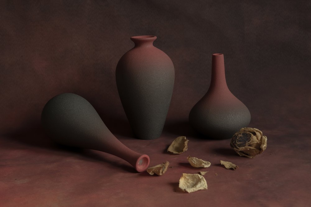 Elegant keramisk stilleben af Betty Liu