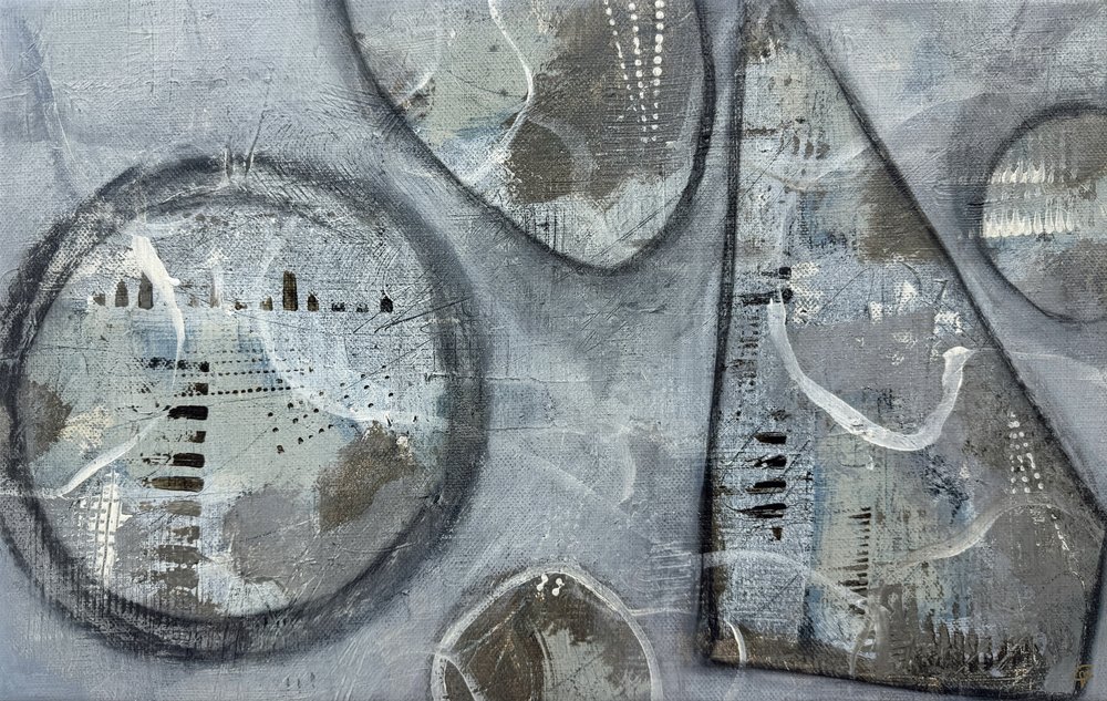 Strukturerede grå former af Carolina Gårdheim