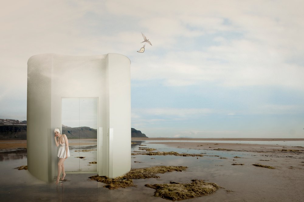 En drømmeagtig badende ved kysten af Christine von Diepenbroek