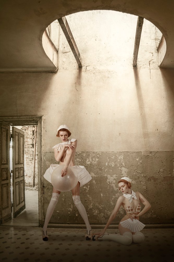 Surrealistiske balletsygeplejersker af Christine von Diepenbroek