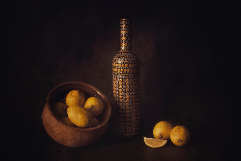 Dramatisk citrus-stilleben af Cicek Kiral
