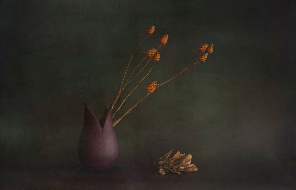 Moody botanisk vase af Cicek Kiral