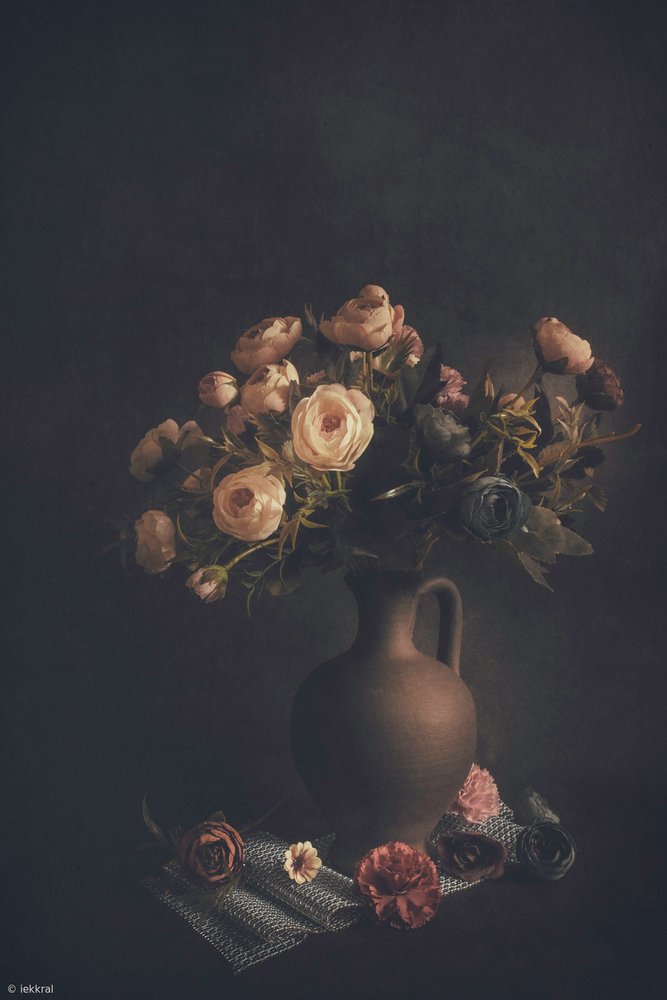 Moody blomstervase af Cicek Kiral
