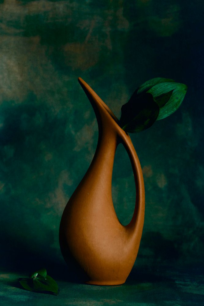 Skulpturel vase, mørkegrøn af Cicek Kiral