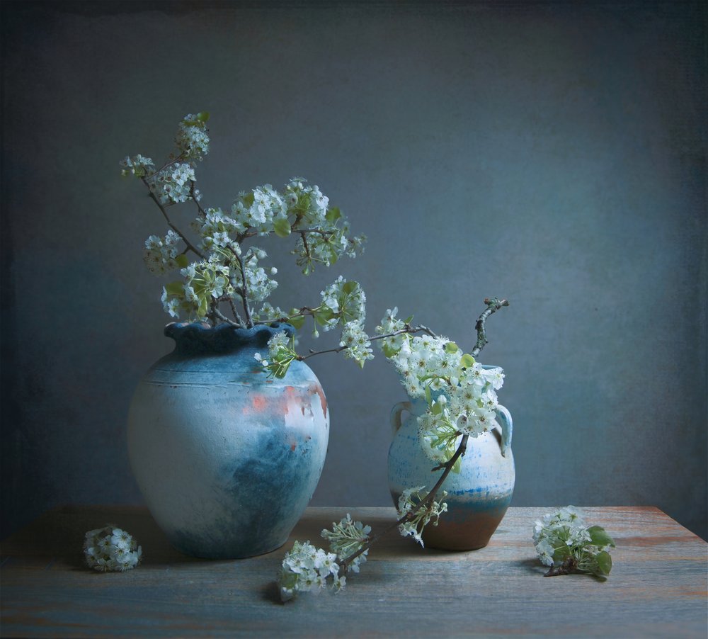Stilleben med hvide blomster af Fangping Zhou