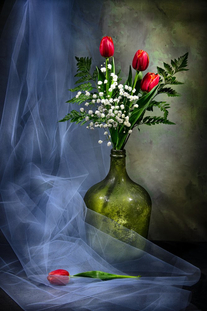 Elegante tulipaner i glas af Felice Angelino