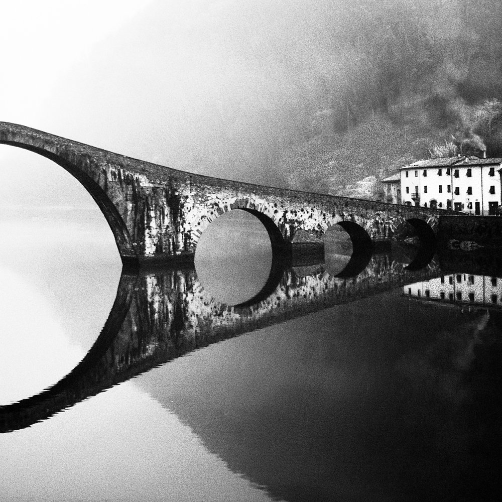 Tåget stenbro af Franco Maffei