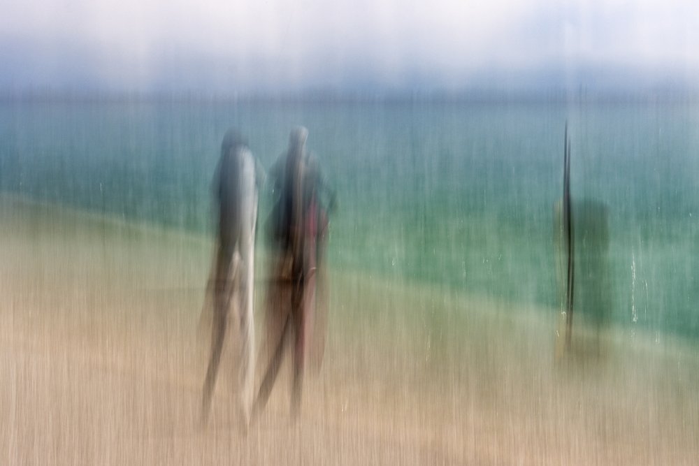 Uskarpe strandfigurer af Franco Tessarolo