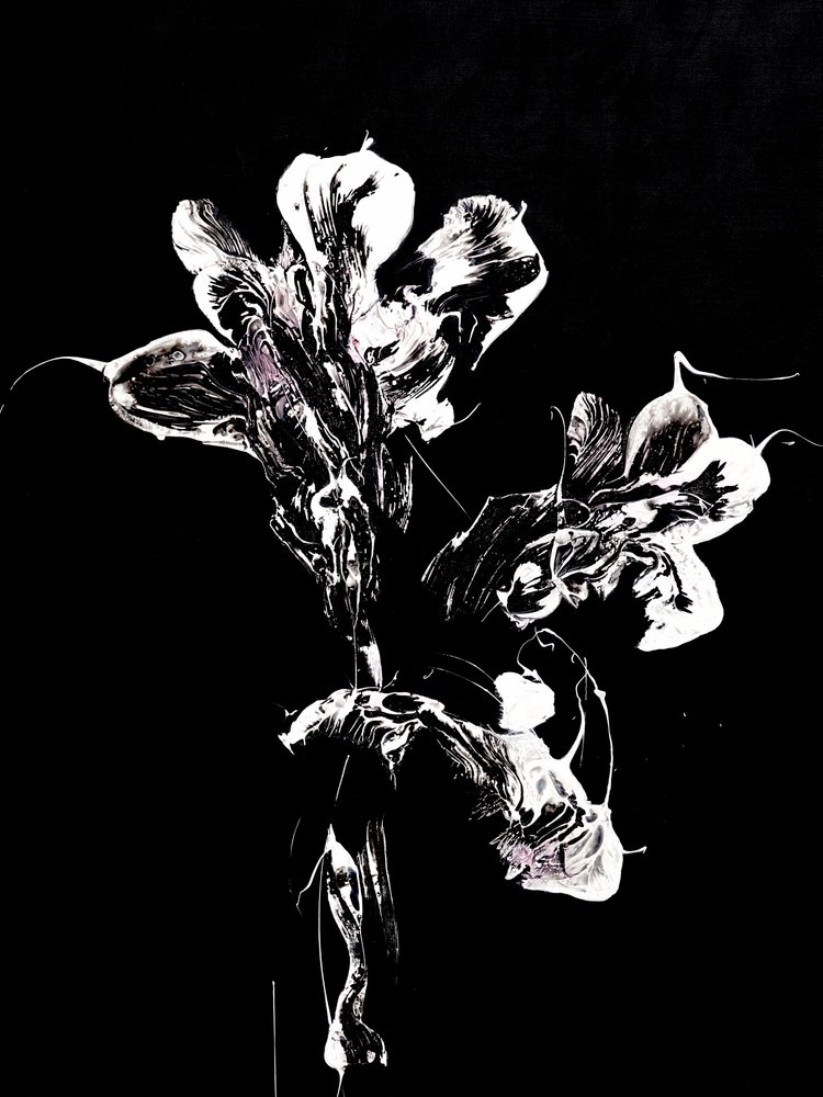 Flydende mørke blomster af Françoise Wattré