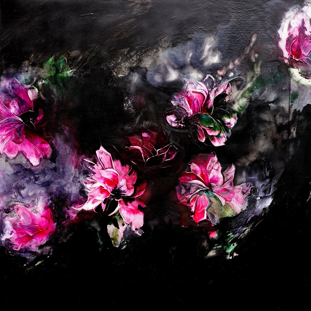 Stemningsfuld, blomsterinspireret abstrakt kunst af Françoise Wattré