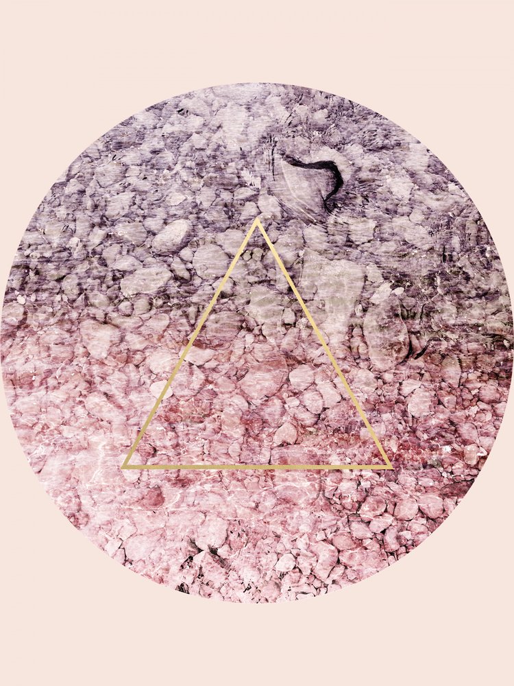 Geometrisk sten, guldtrekant af Gemma Bardot
