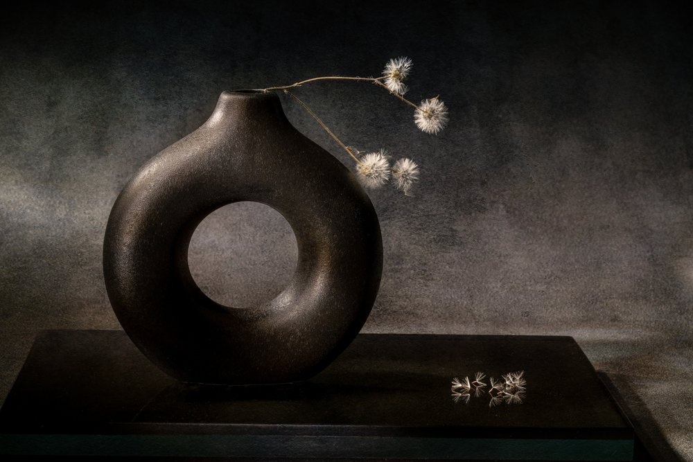 Elegant mørk vase af Igor Kopcev
