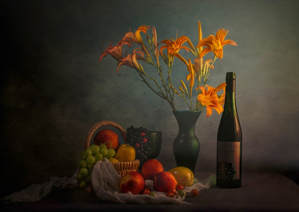 Moody: Stilleben med vin af John-Mei Zhong