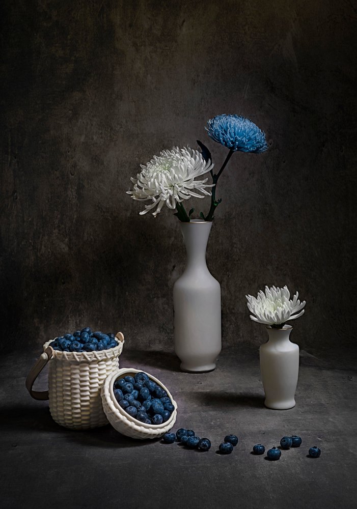 Blåbær og hvide blomster af Lydia Jacobs
