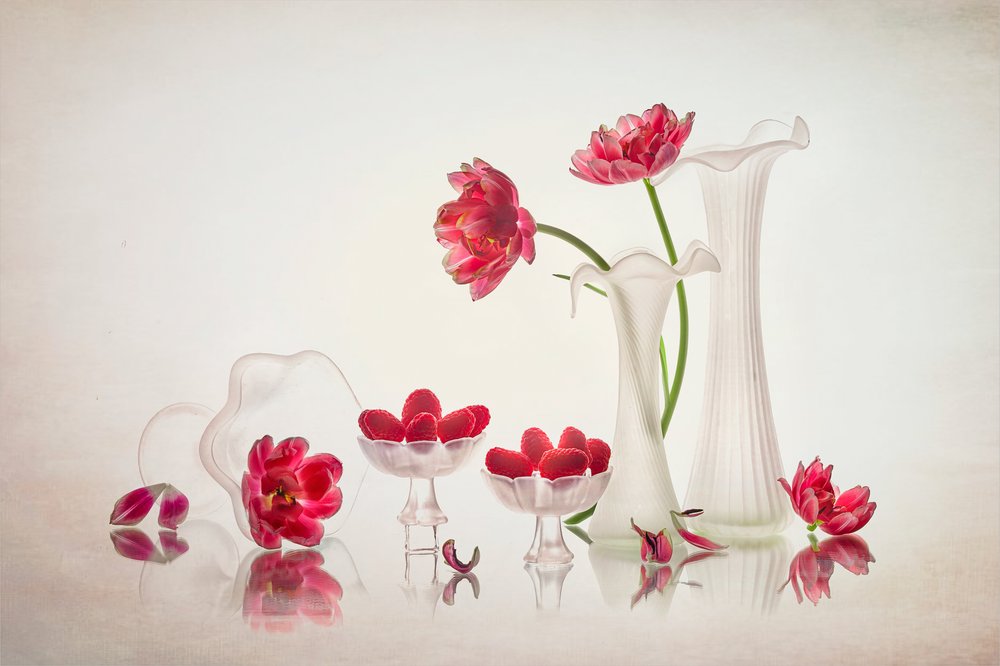 Elegant blomsterstilleben af Lydia Jacobs
