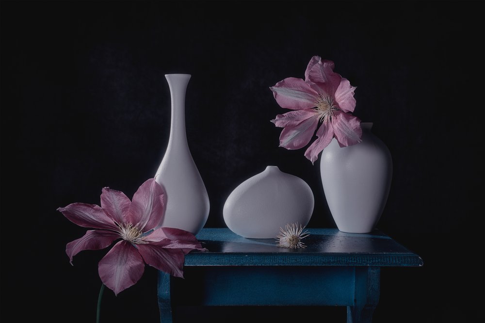 Elegant blomsterstilleben af Lydia Jacobs