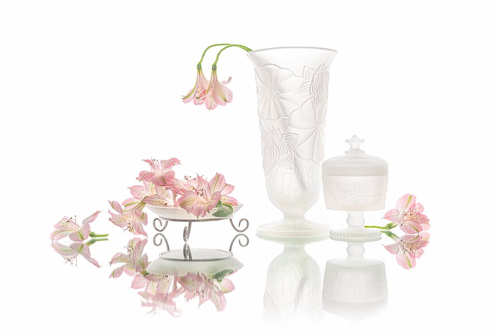Refleksion af elegante lyserøde blomster af Lydia Jacobs