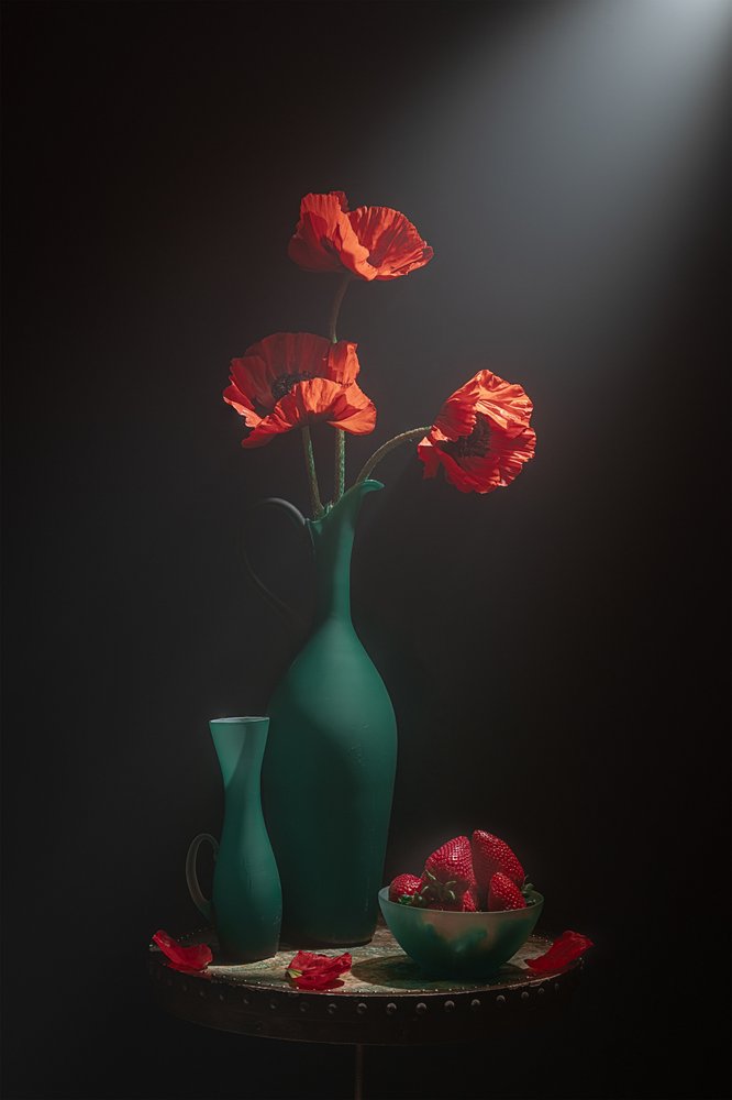 Elegant stilleben med valmuer af Lydia Jacobs