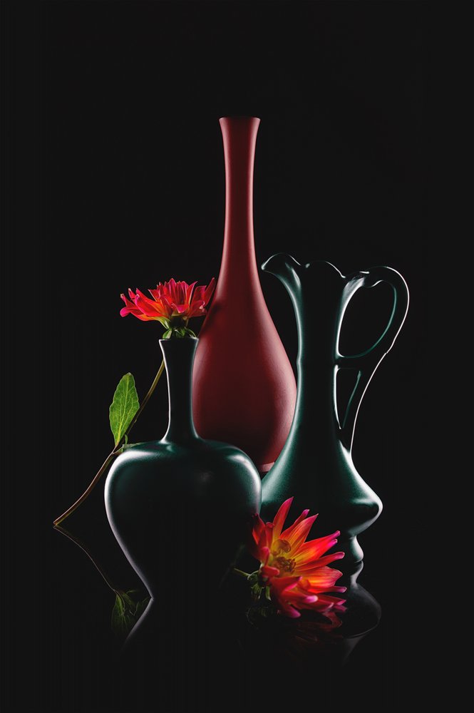 Elegante vaser i fuldt flor af Lydia Jacobs