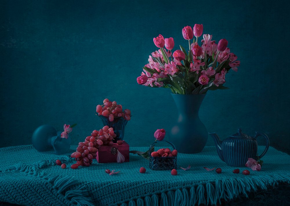 Stemningsfuldt blomsterstilleben af Lydia Jacobs