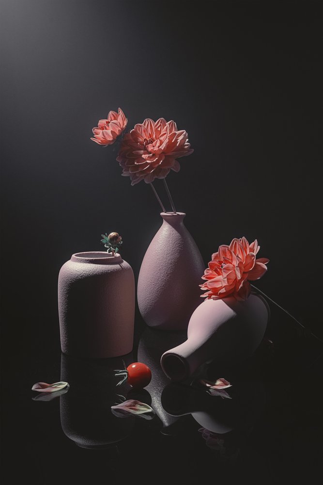 Stilleblomsterstilleben i lyserødt af Lydia Jacobs
