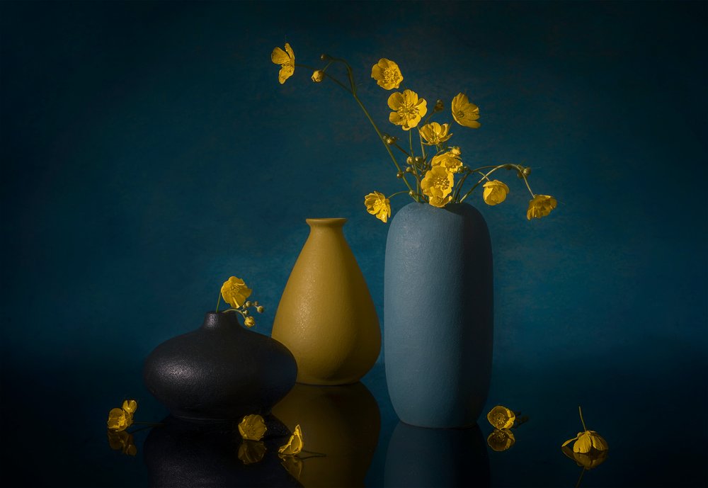 Stilleben med gule blomster af Lydia Jacobs